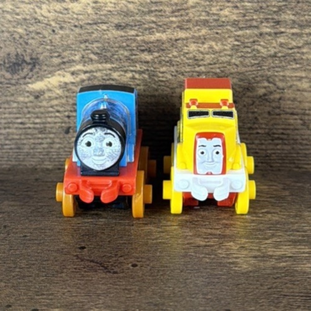 Thomas & Friends MINIS Train Bundle - Classic Edward & DC Firestorm Flynn